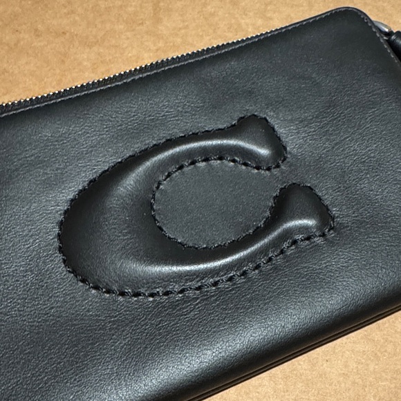 Coach Large Corner Zip Wristlet Black Smooth Leather - Picture 2 of 6